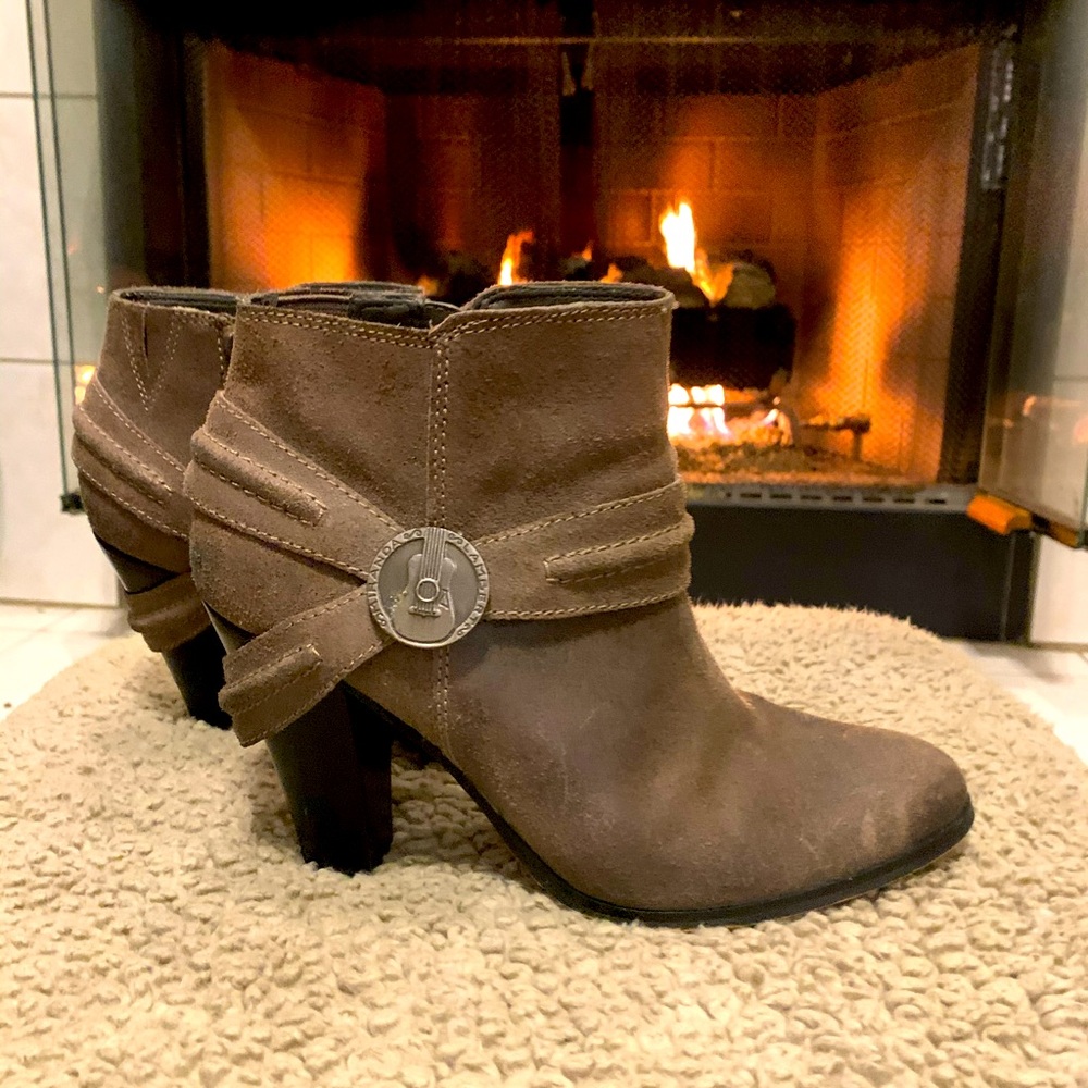 Hot hot hot brown leather booties